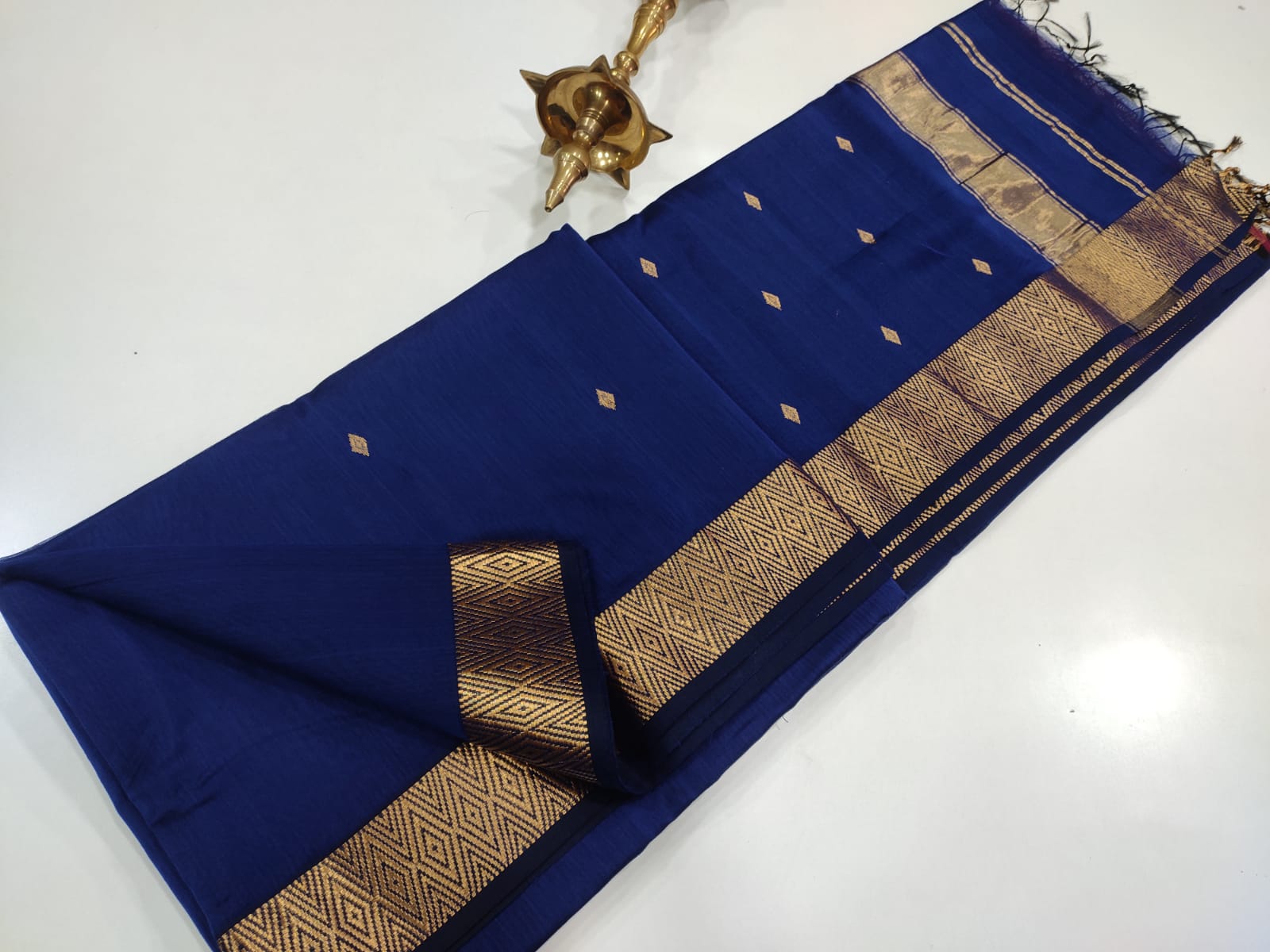 Maheshwari Nayanthara Zari Butti Trending Sarees