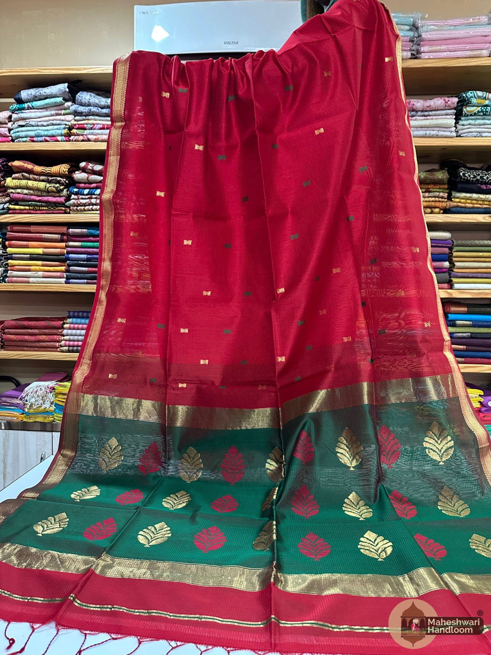 Maheshwari Leaf Butta Pallu Zari Border Saree