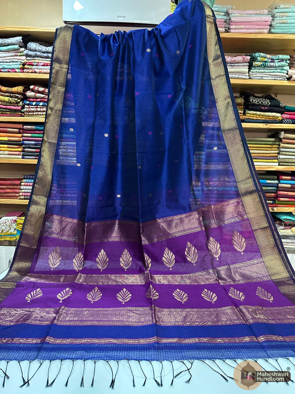 Maheshwari Leaf Butta Pallu Zari Border Saree