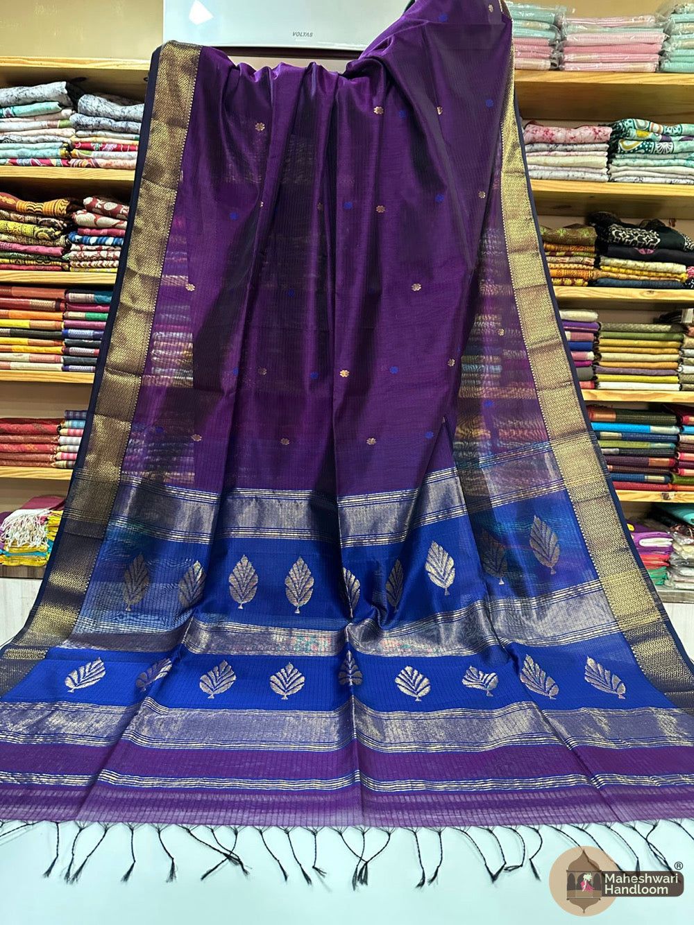 Maheshwari Leaf Butta Pallu Zari Border Saree