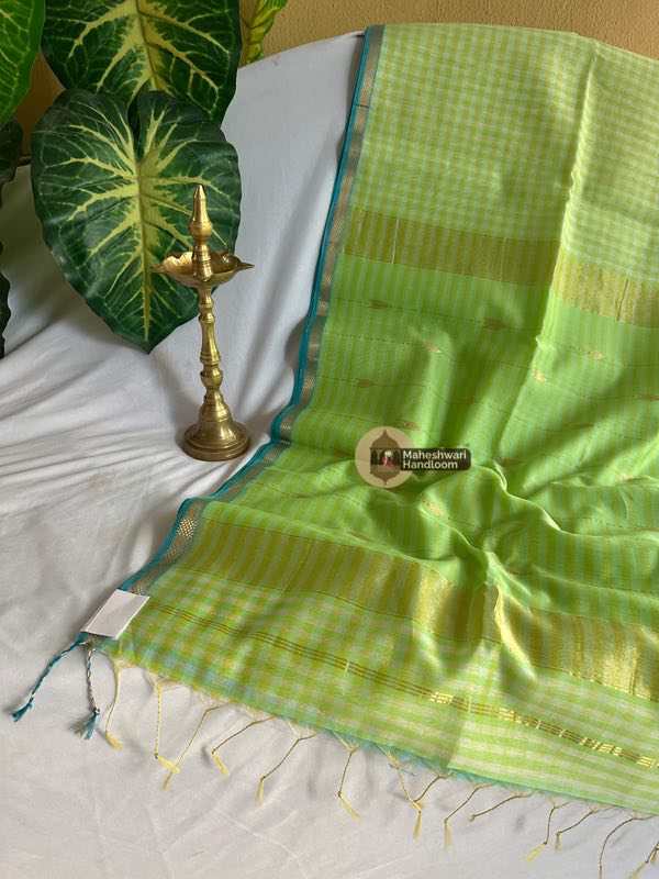 Maheshwari Checks Buti Sarees