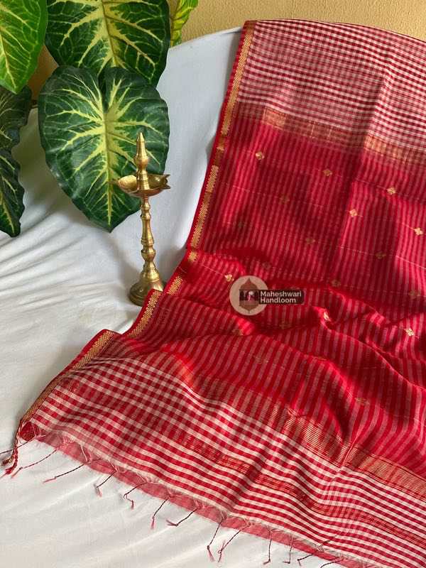 Maheshwari Checks Buti Sarees