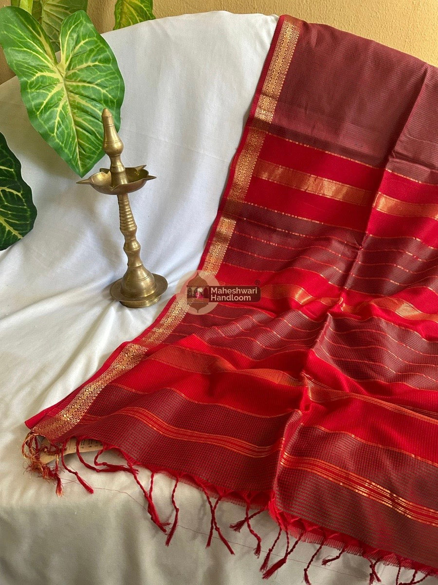 Maheshwari Red-Green Garbha Reshmi 75% Mulbury Silk Saree 08