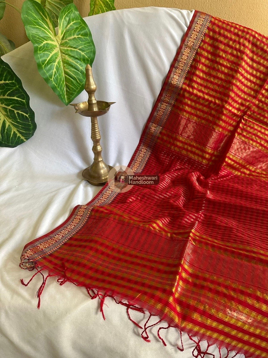 Maheshwari Red Garbha Reshmi 75% Mulbury Silk Saree 05
