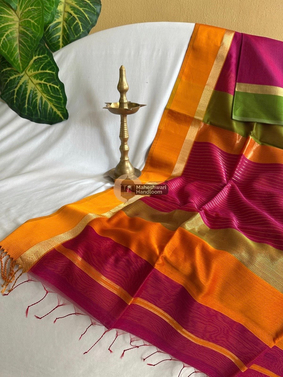 Magenta Ganga Jamuna Border Saree 021