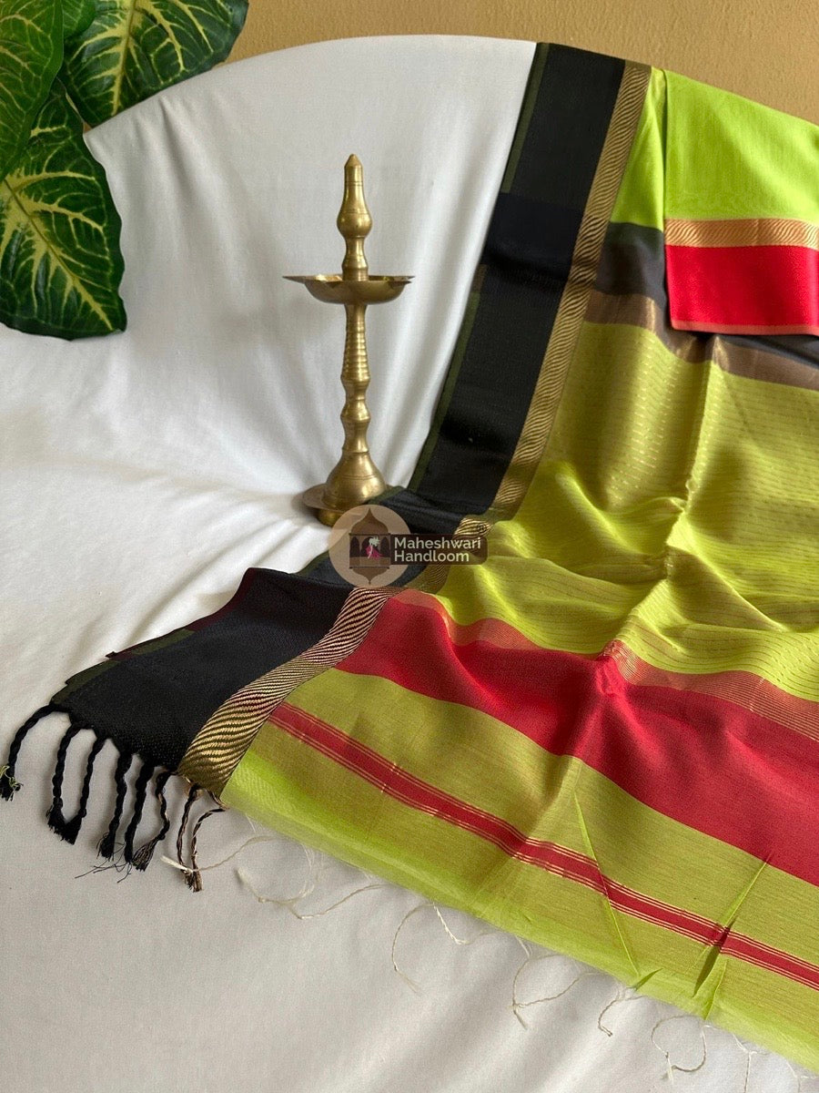 Light Lemon Green Ganga Jamuna Border Saree 039