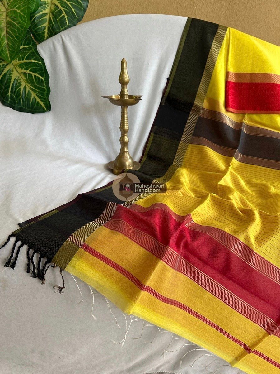 Yellow Ganga Jamuna Border Saree 030