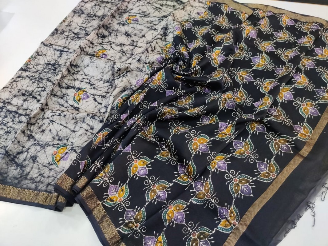 Maheshwari Black Colour Handwoven Indoasian Batik Handpainted Sarees with Zari Border