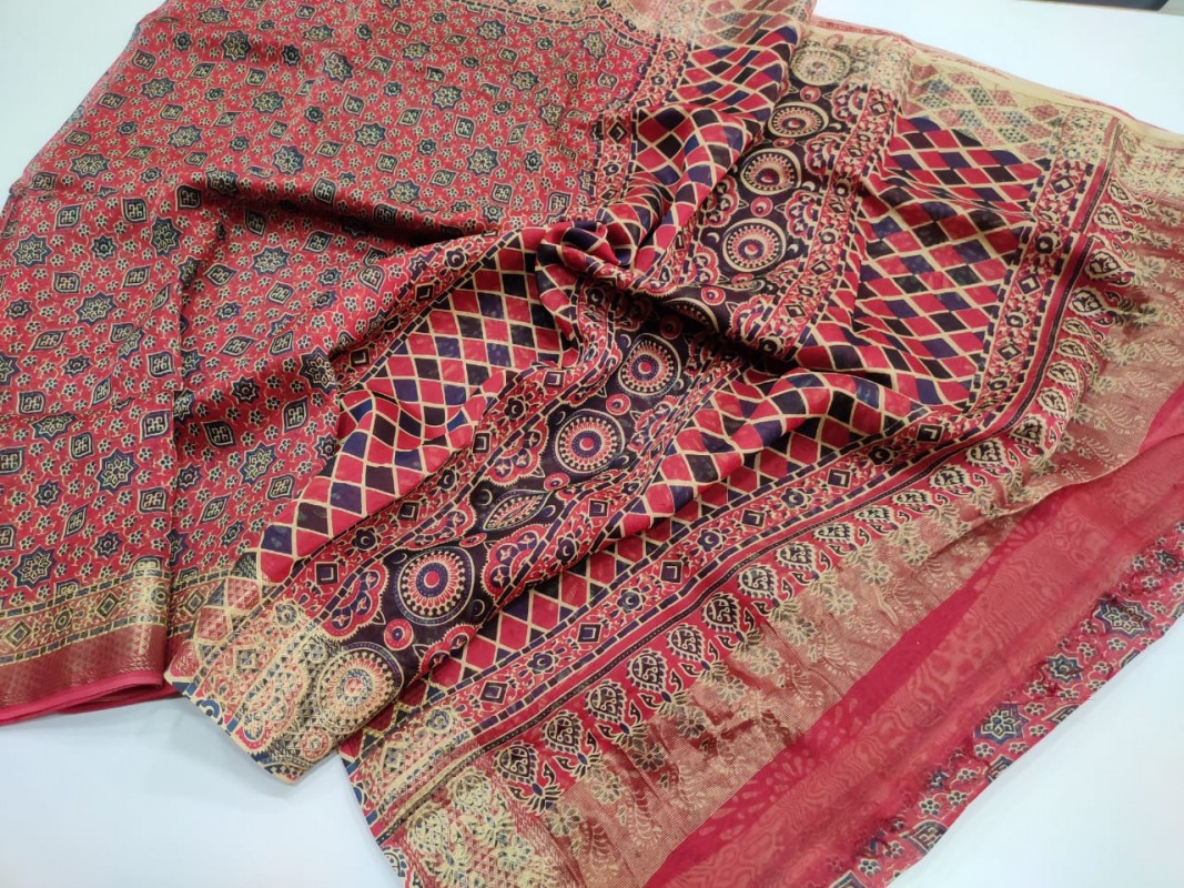 Maheshwari Red Colour Handwoven Indoasian Batik Handpainted Sarees with Zari Border